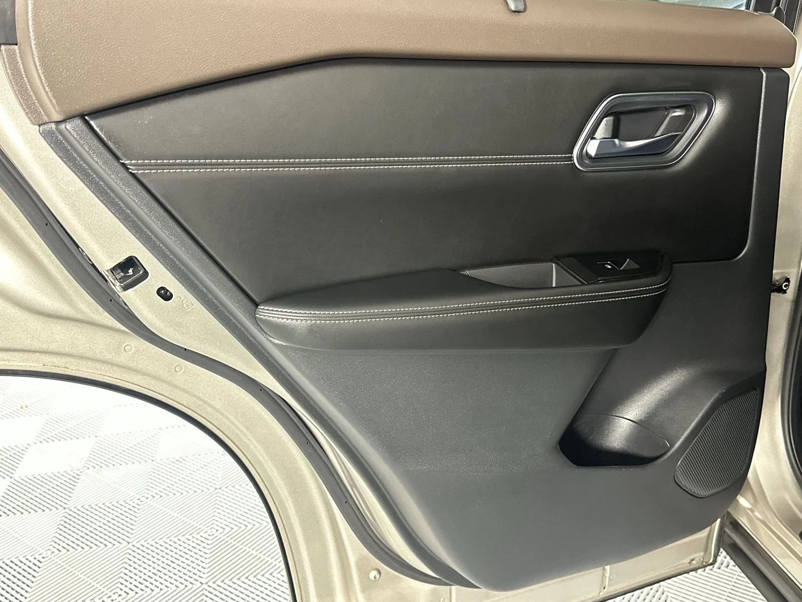 Certified Used 2021 Gold Nissan Platinum image 30
