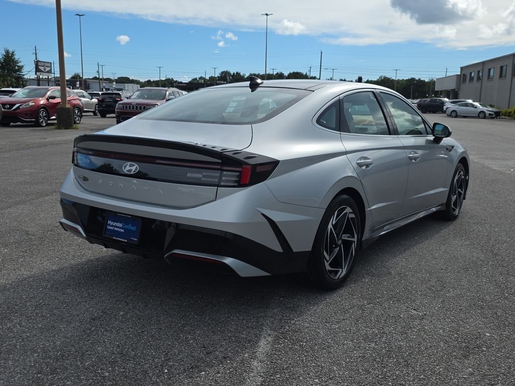 Used 2025 Aero Silver Hyundai SEL Convenience image 8