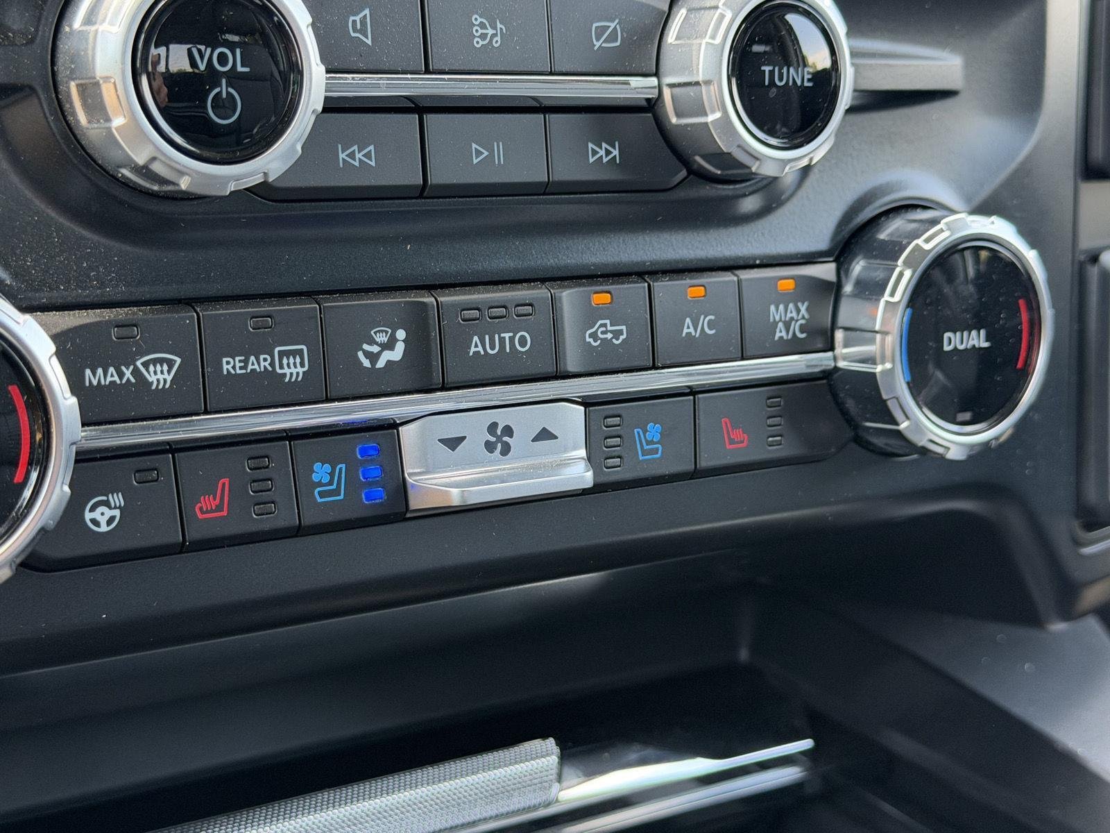 Used 2024 Iconic Silver Ford LARIAT image 9