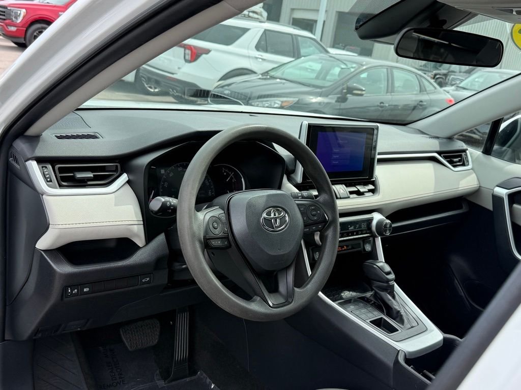 Used 2025 Ice Toyota XLE image 4
