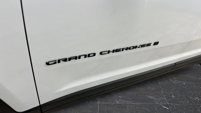 New 2026 Bright White Clear-Coat Exterior Paint Jeep Altitude image 36