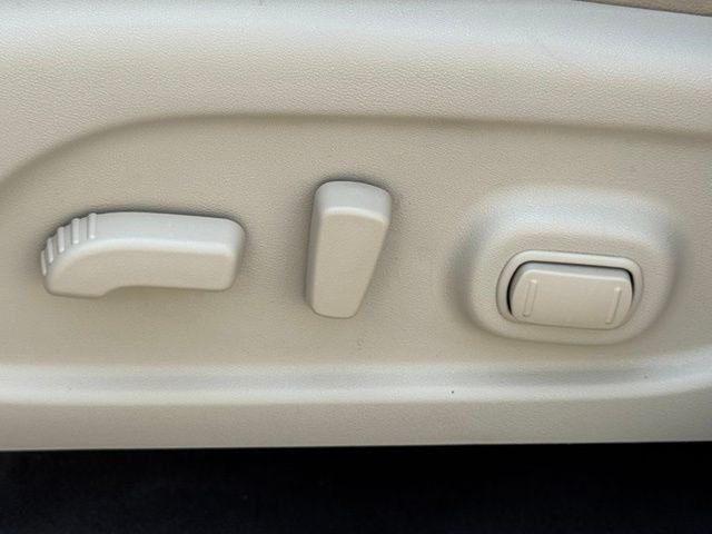 Used 2018 White Nissan SL image 20