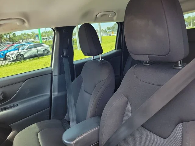 Used 2022 White Jeep Sport image 19