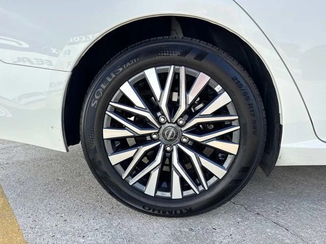 Used 2025 White Nissan 2.5 SV image 10