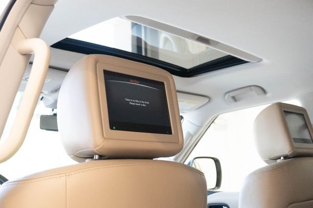 Used 2019 White Nissan Platinum image 26