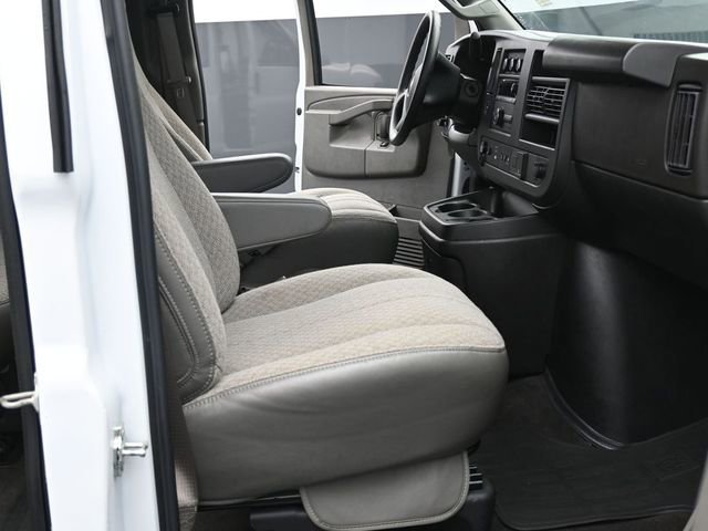 2024 Chevrolet Express Passenger LT - Photo 14