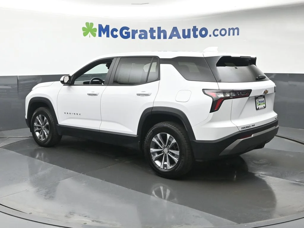 Used 2025 White Chevrolet LT image 25