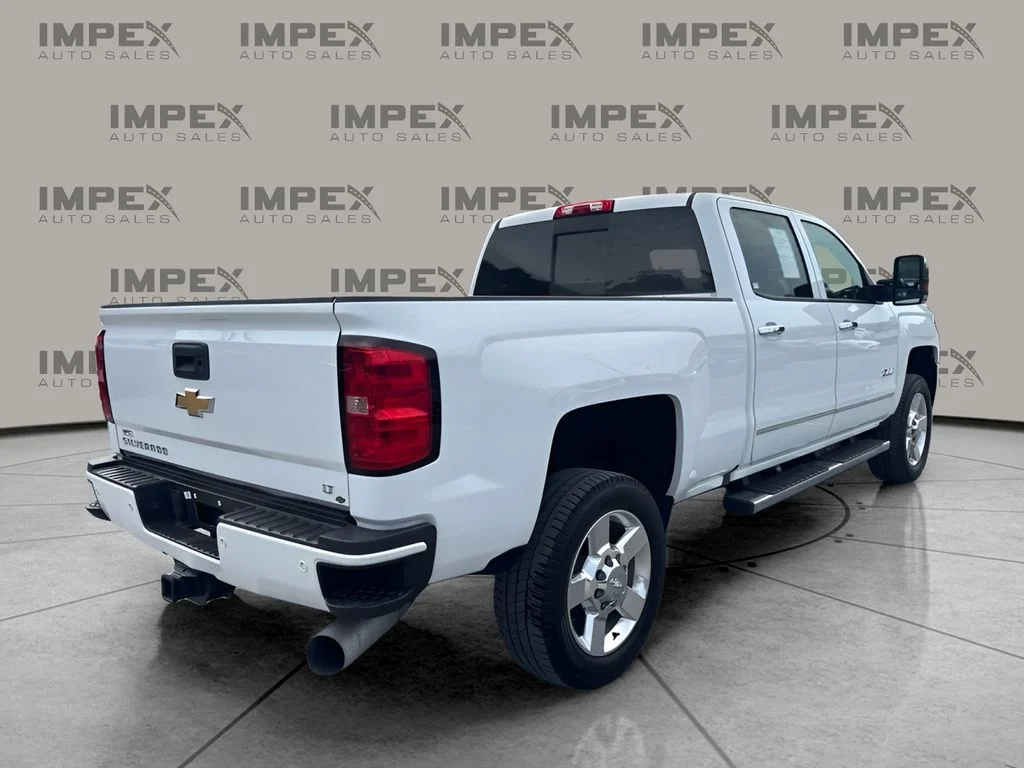 Used 2018 White Chevrolet LT image 3
