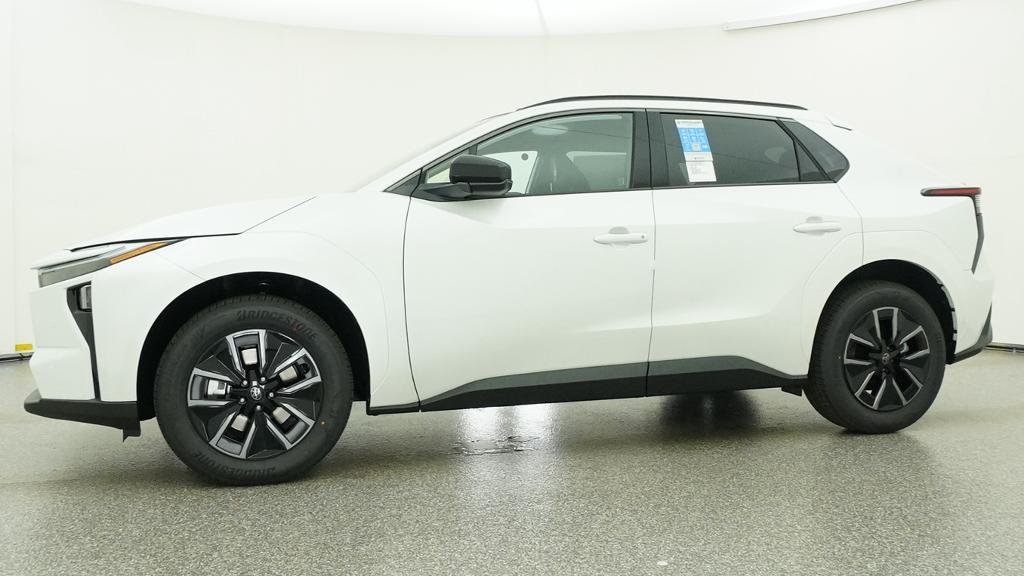 New 2026 Wind Chill Pearl Toyota XLE image 3