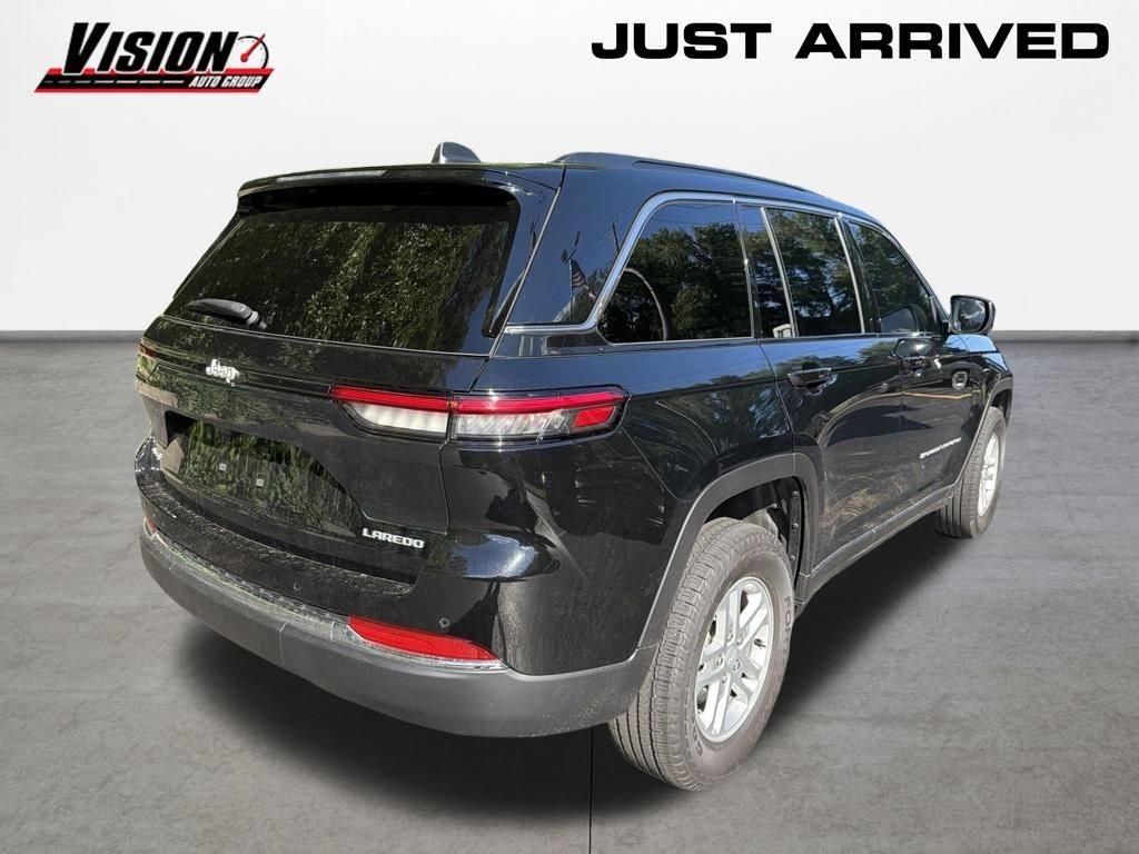 Used 2025 Black Jeep Laredo image 4
