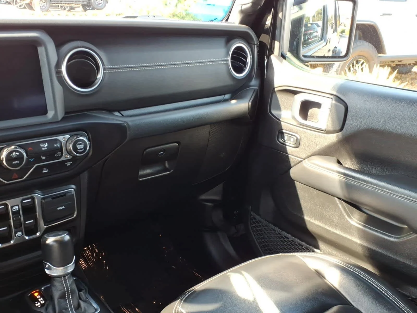 Certified Used 2022 Black Clearcoat Jeep Unlimited Sahara image 15