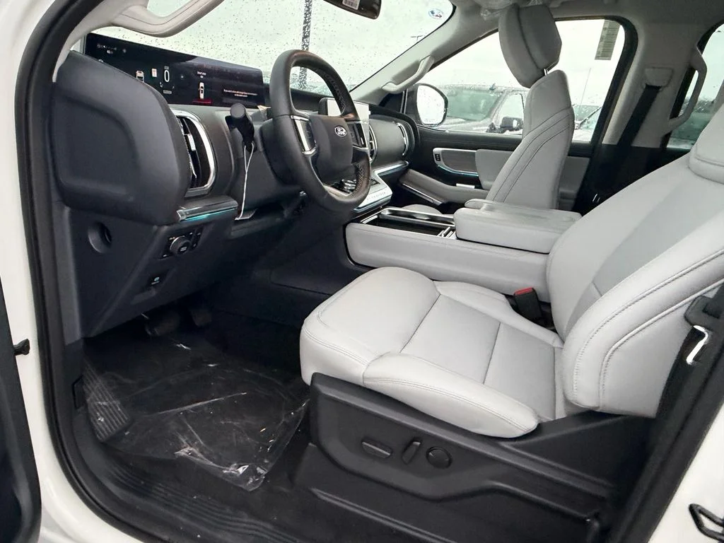 New 2027 Star White Metallic Tri-Coat Ford MAX Platinum image 11