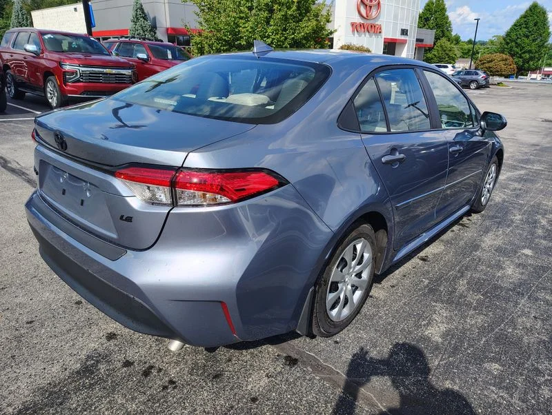 Used 2025  Toyota LE image 4