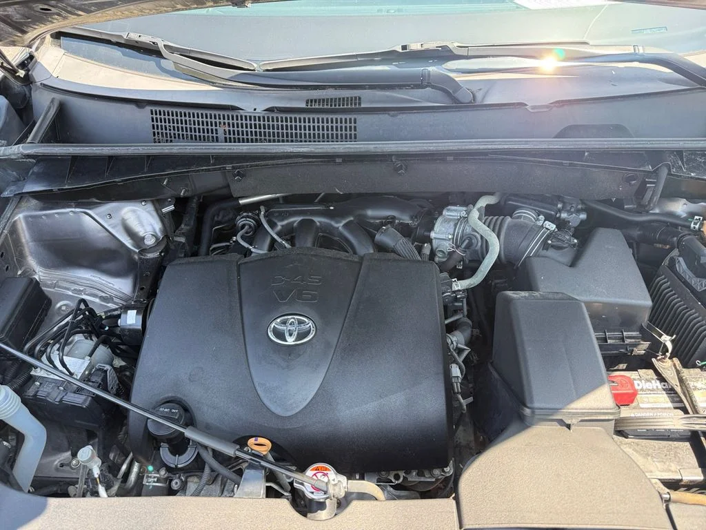 Used 2018 Gray Toyota SE image 14