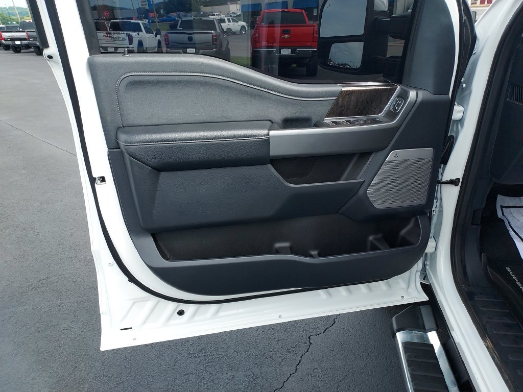 Used 2025 White Ford Lariat image 12