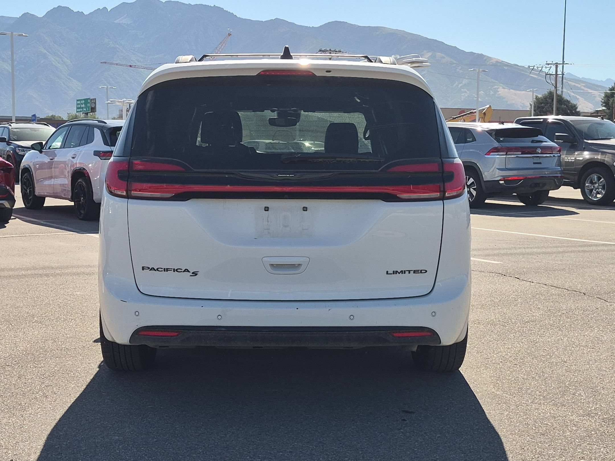 Used 2025 Bright White Clearcoat Chrysler Limited image 4