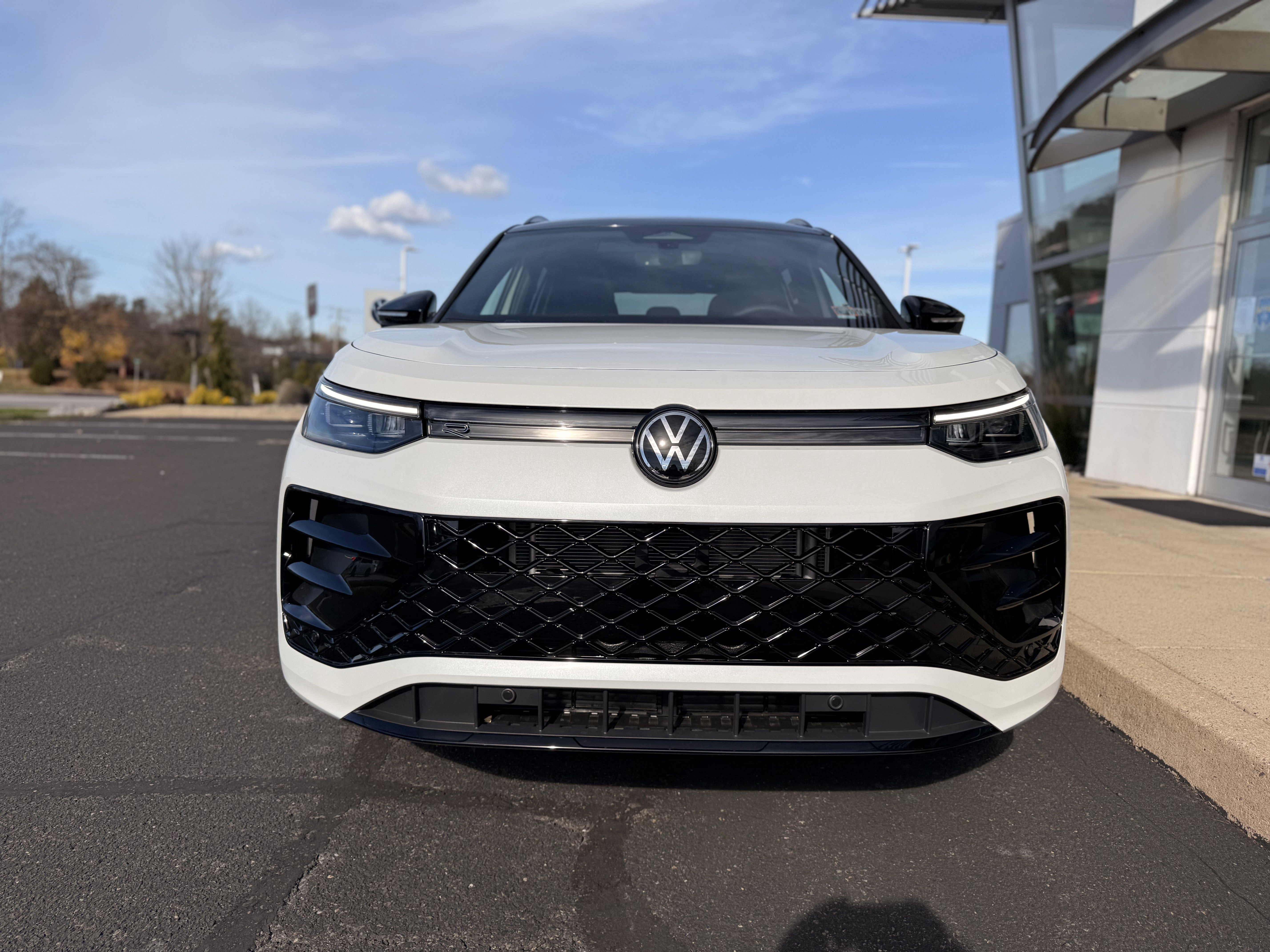 New 2026 Opal White W/Deep Black Roof Volkswagen SE R-Line Black image 7