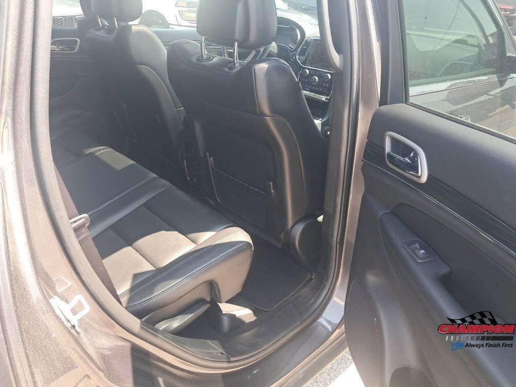 Used 2020 Crystal Metallic Jeep Limited image 17