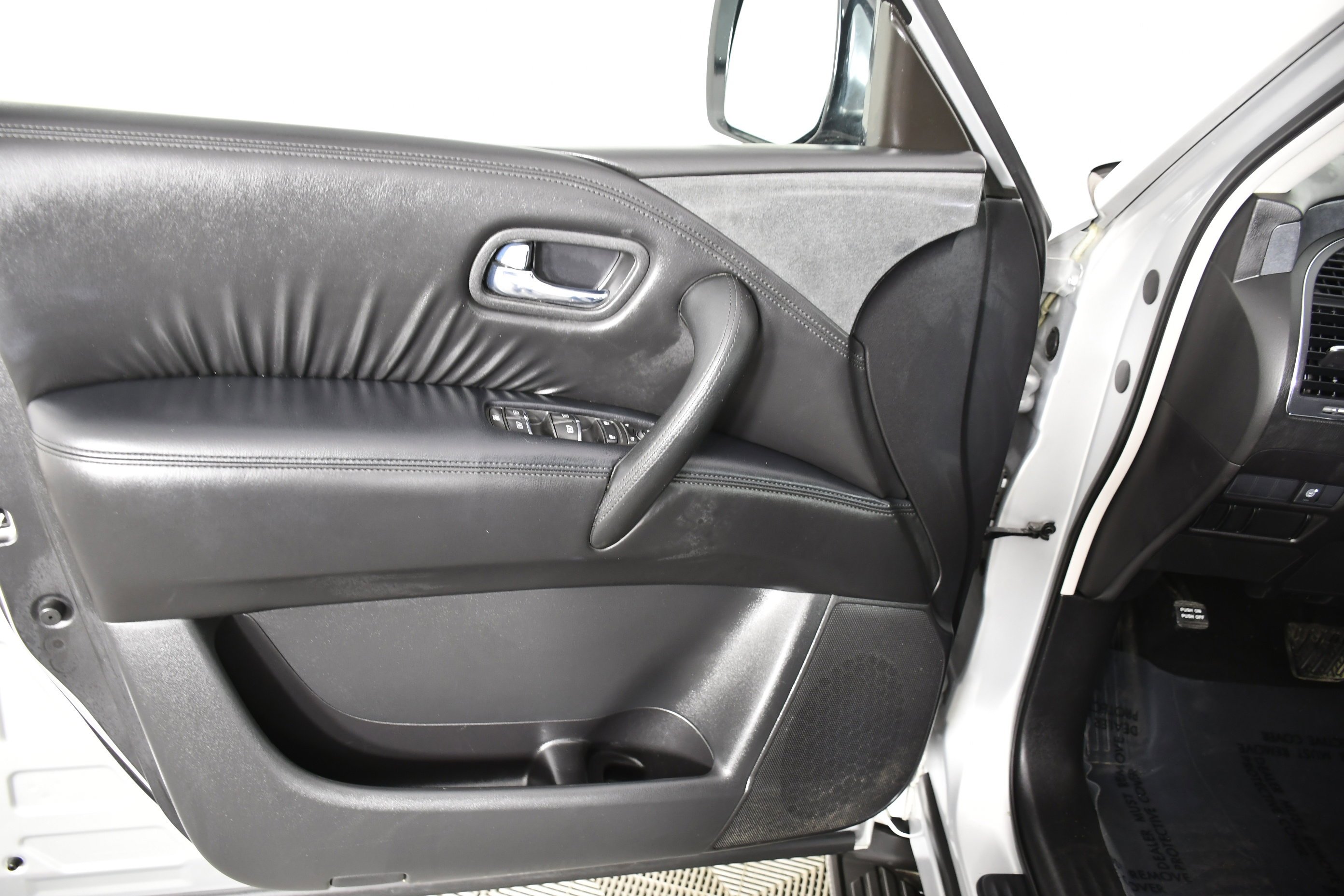 Used 2024 Brilliant Silver Metallic Nissan SV image 38