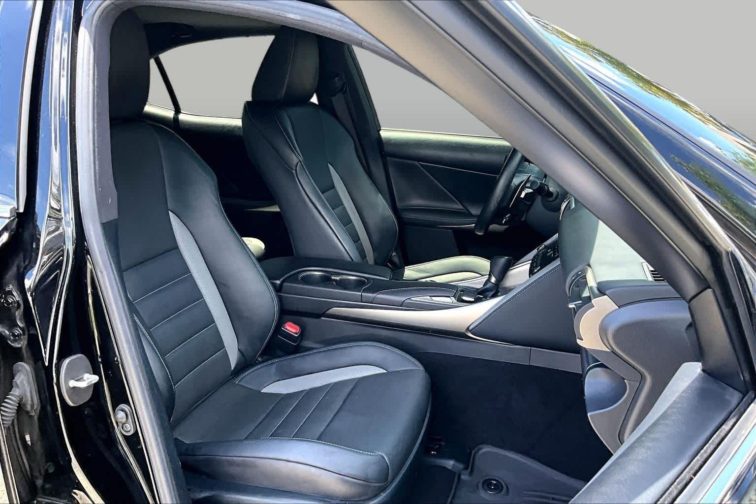 Used 2020 Obsidian Lexus F SPORT image 9