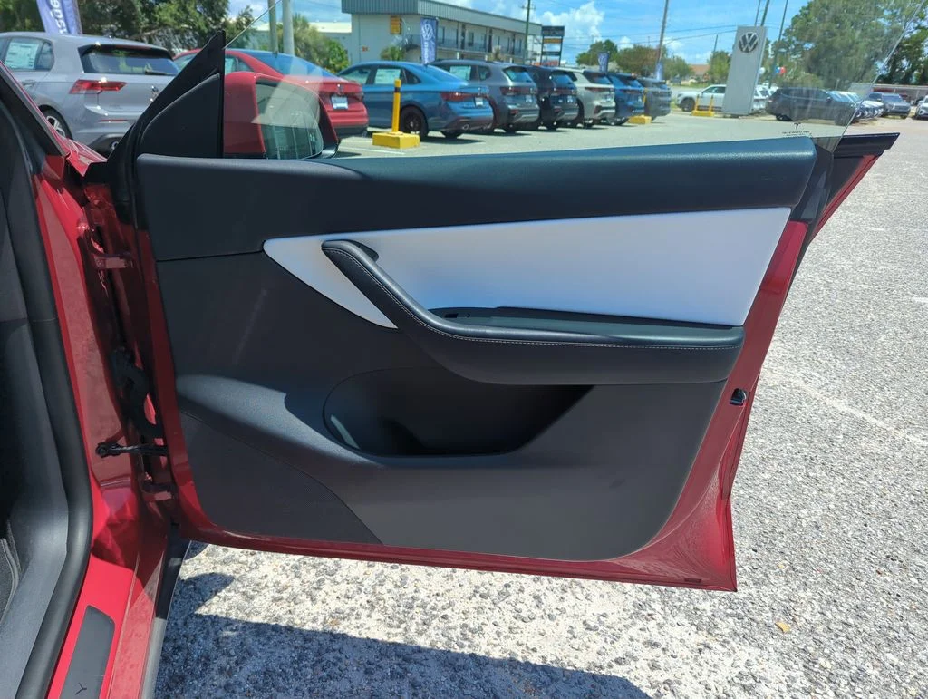 Used 2022  Tesla Performance image 31