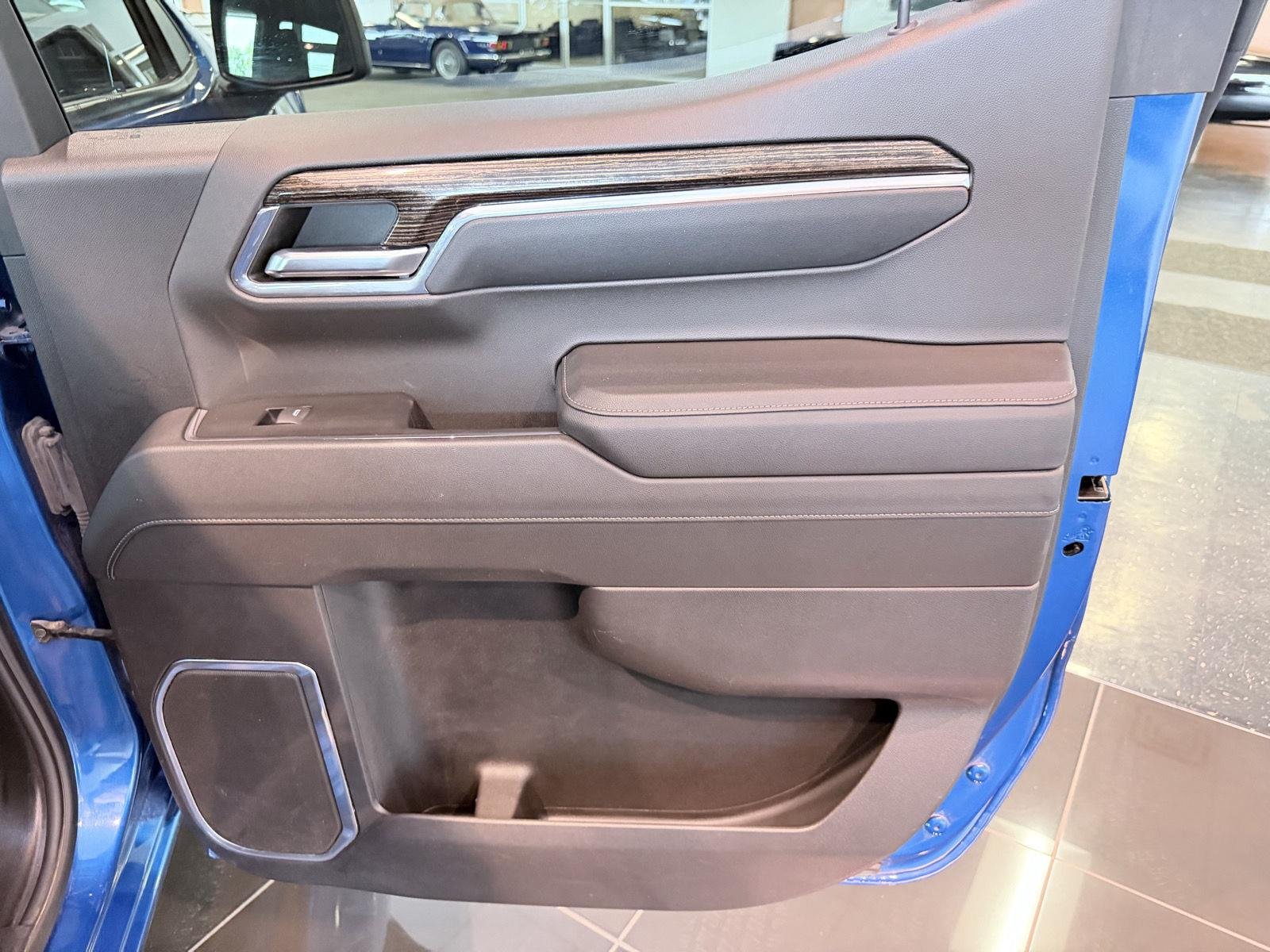 Used 2024 Dynamic Blue Metallic GMC Elevation image 24