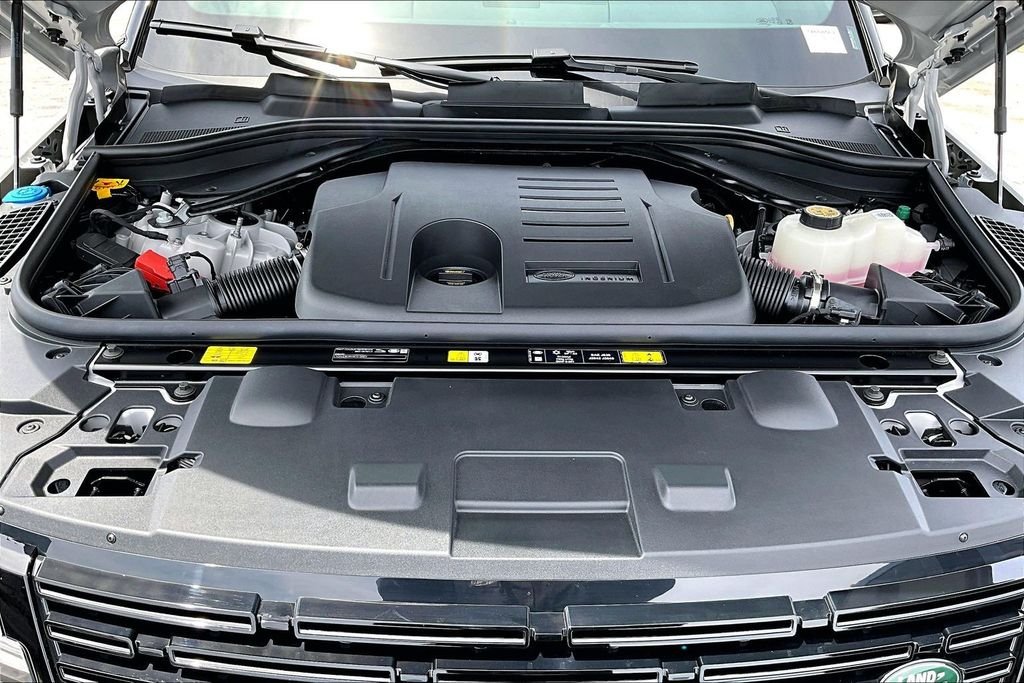 New 2026 BORASCO GREY Land Rover Dynamic SE image 12