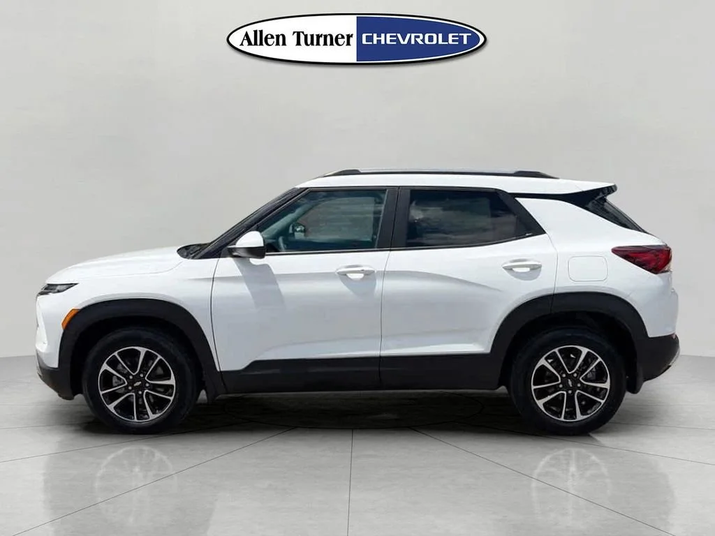 New 2026 Summit White Chevrolet LT image 6