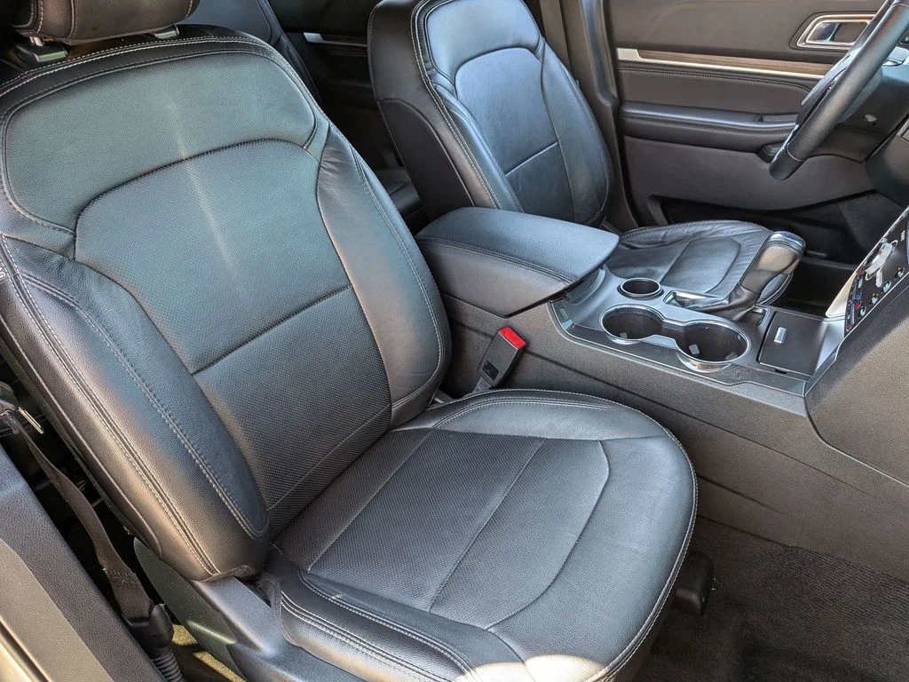 Used 2018 Silver Ford Limited image 27