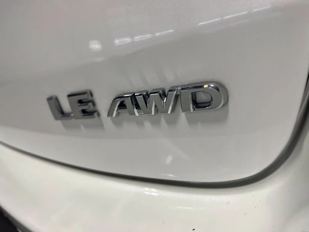 Used 2018 Blizzard Pearl Toyota LE Plus image 38