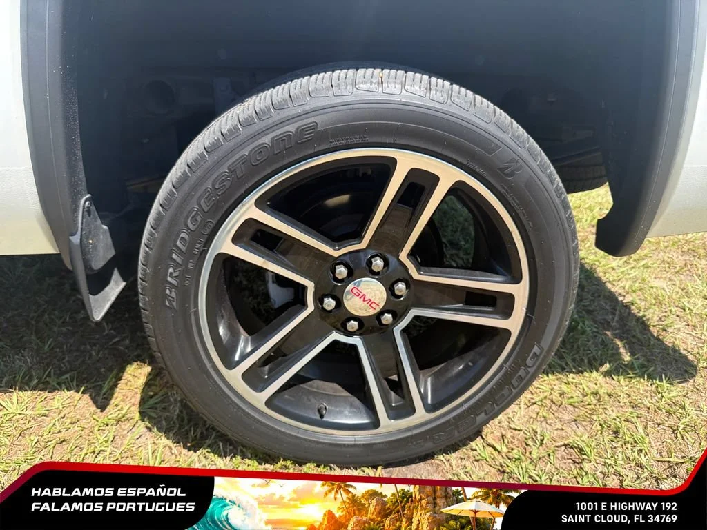 Used 2017 WHITE FROST TRICOAT GMC Denali image 10