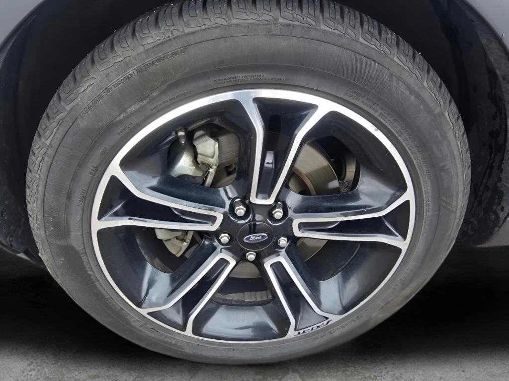 Used 2015 Magnetic Metallic Ford Sport image 28