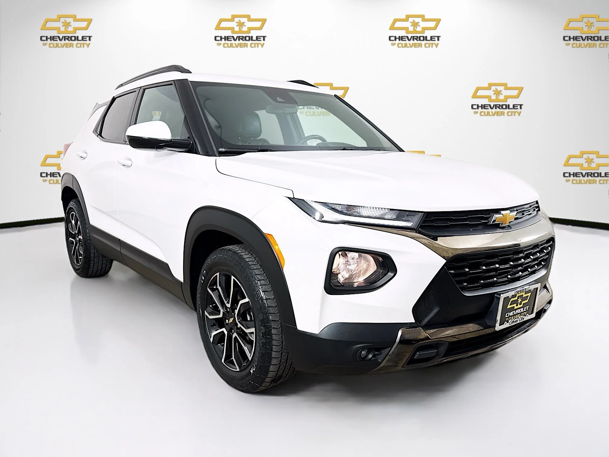 Used 2023 Summit White Chevrolet ACTIV image 1