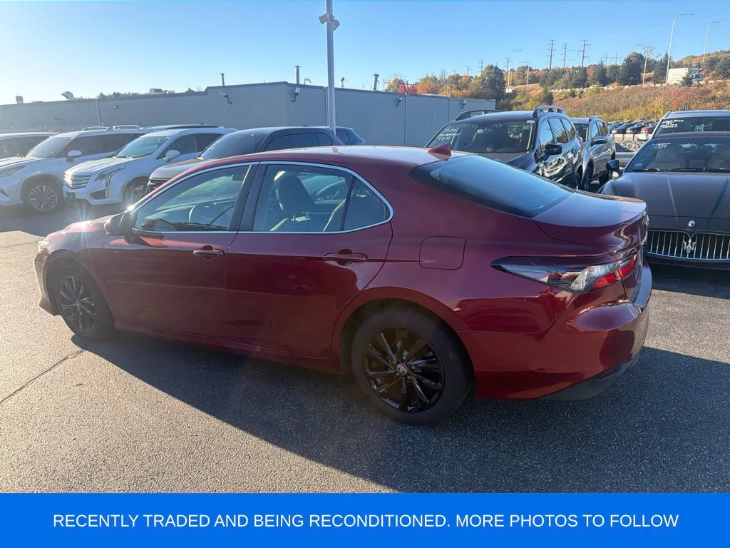 Used 2022 Pearl Toyota LE image 3