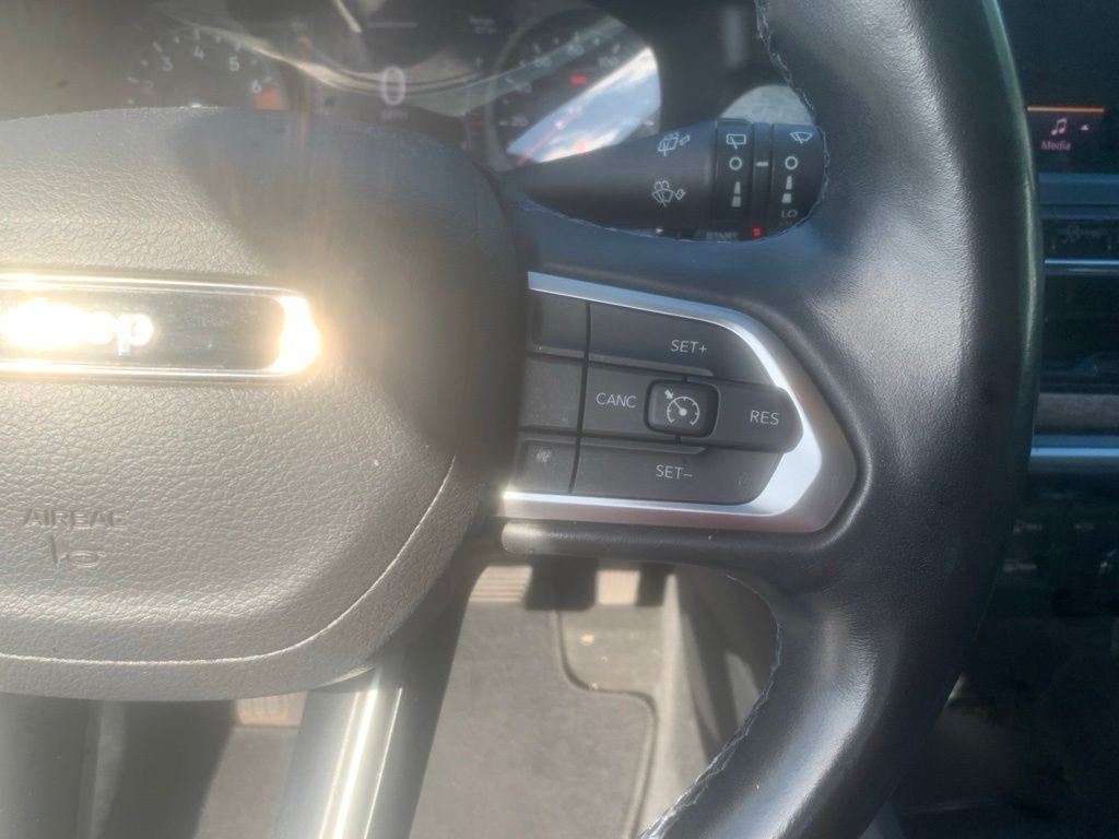 Used 2022 Bright White Clearcoat Jeep Latitude image 15