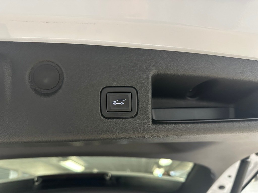 Certified Used 2023 Iridescent Pearl Tricoat Chevrolet Premier image 23