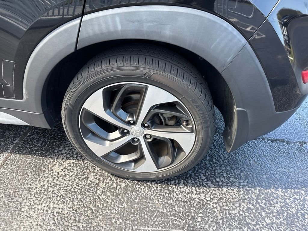 Used 2018 Black Hyundai Value image 7