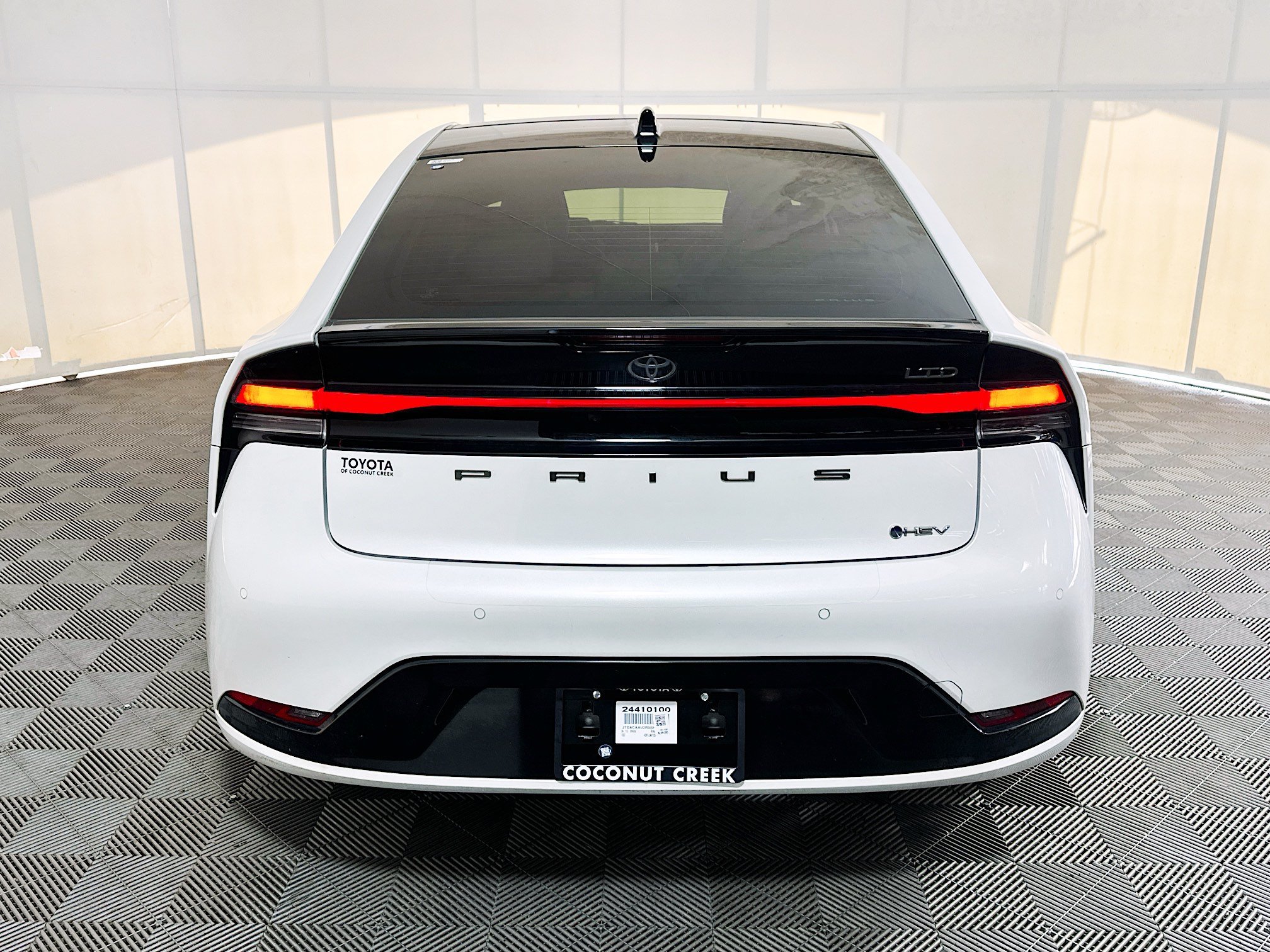 Used 2024 Pearl Toyota Limited image 4