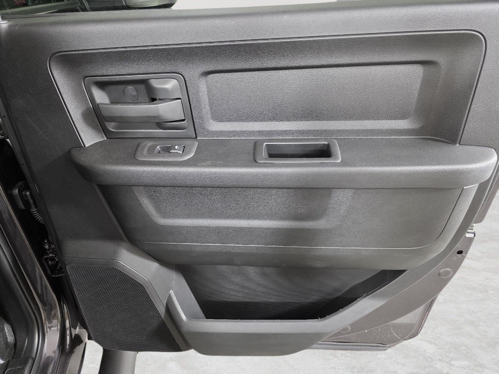 2026 RAM 3500 Chassis Tradesman - Photo 19