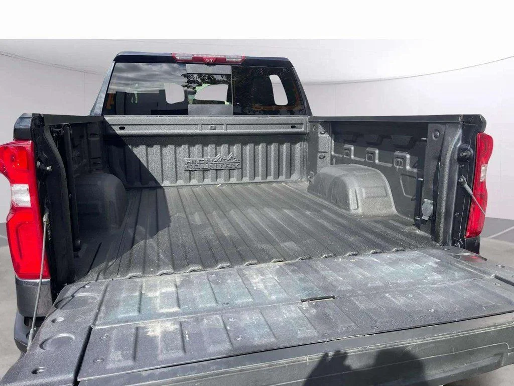 Used 2022 Dark Ash Metallic Chevrolet High Country image 18