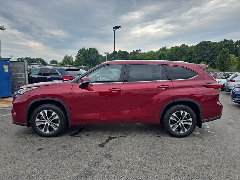 Used 2020 Red Toyota XLE image 4