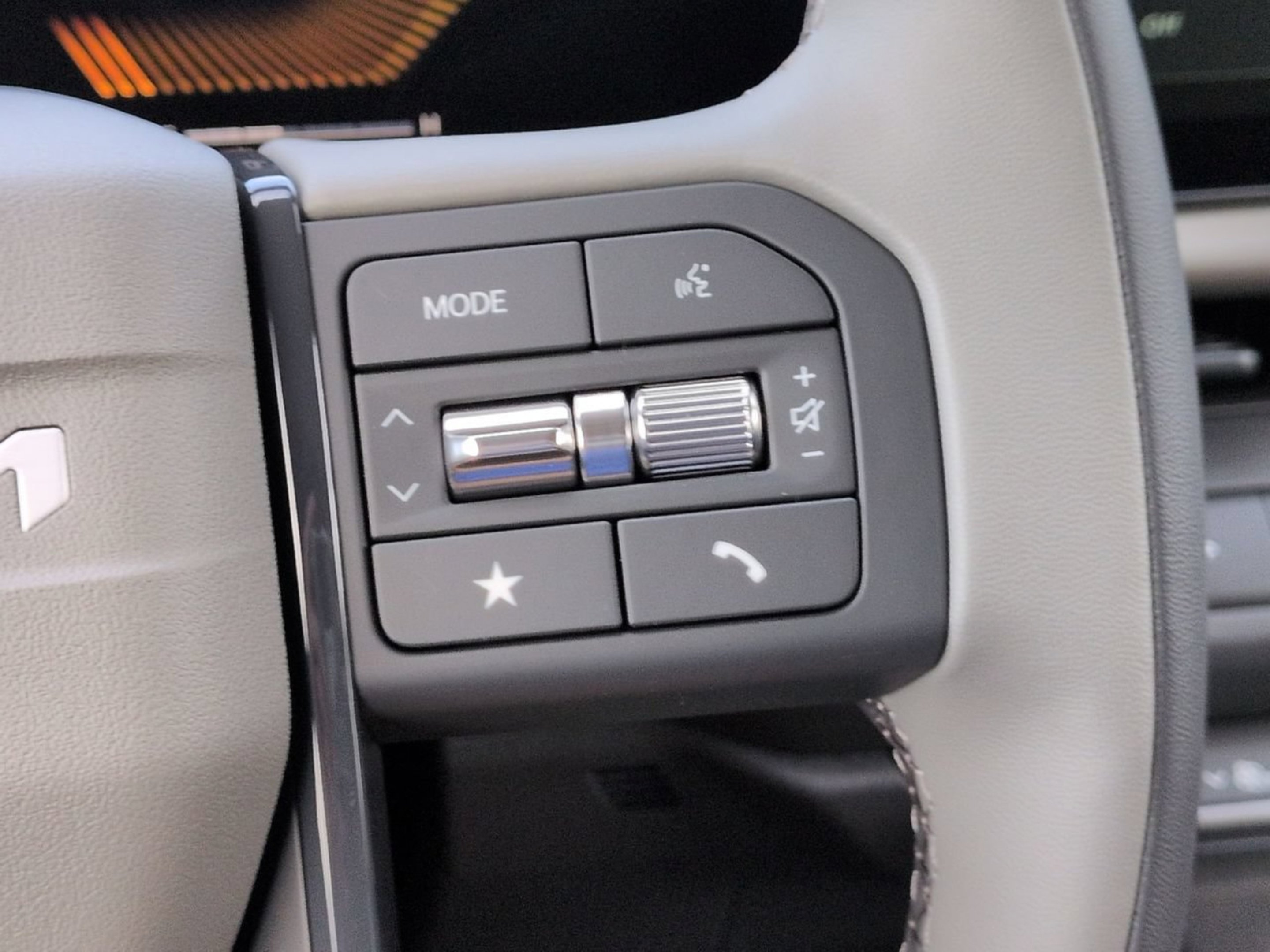New 2027 Snow White Pearl Kia EX image 33