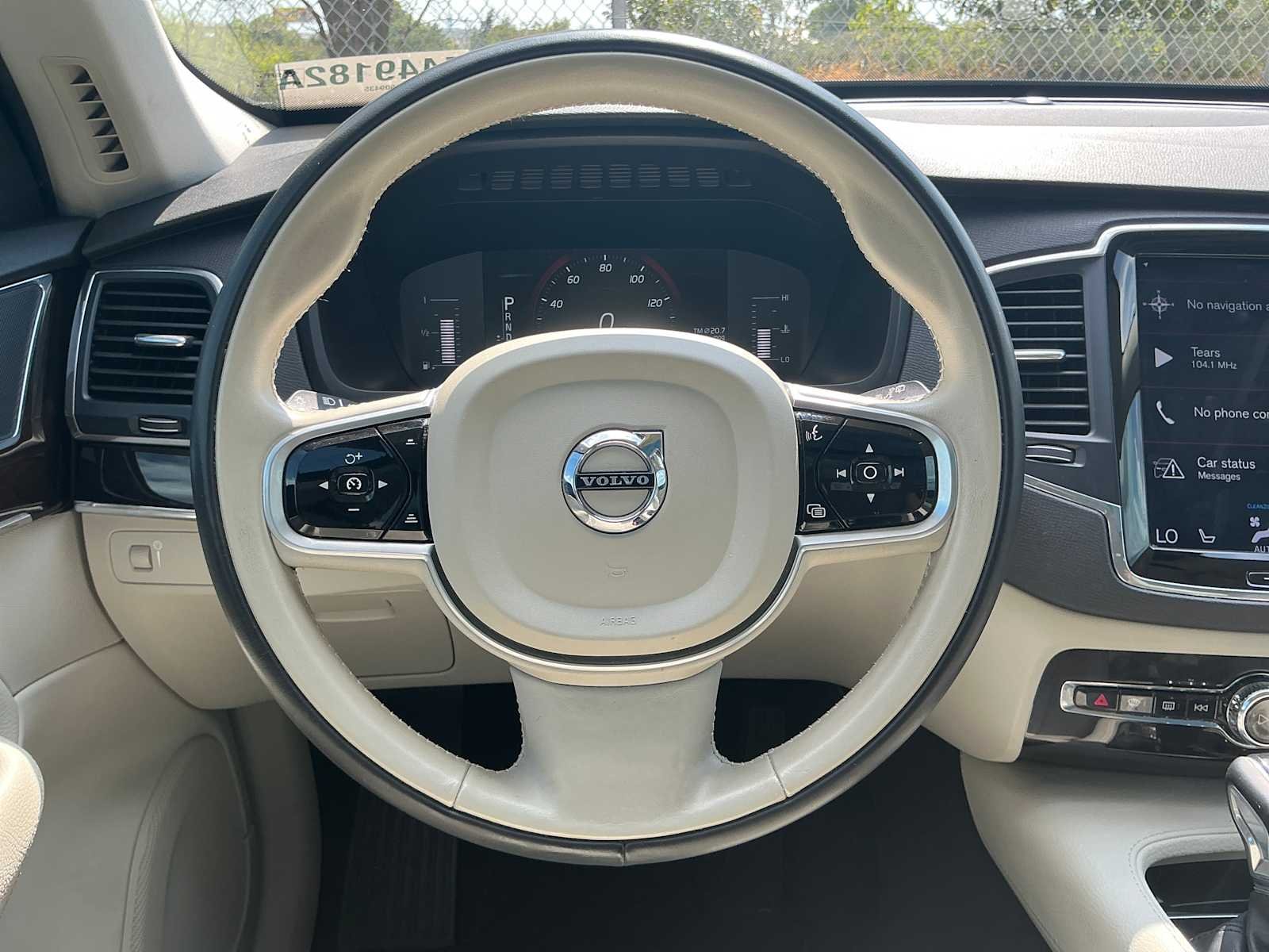 Used 2019 Onyx Black Metallic Volvo Momentum image 22