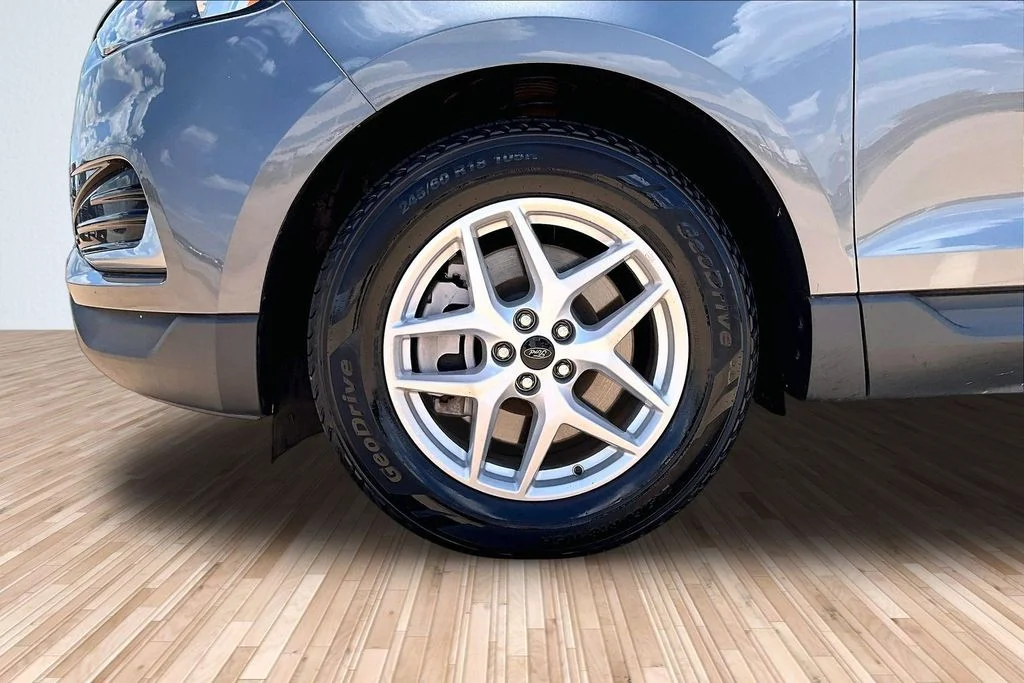 Used 2023 Gray Ford SEL image 8