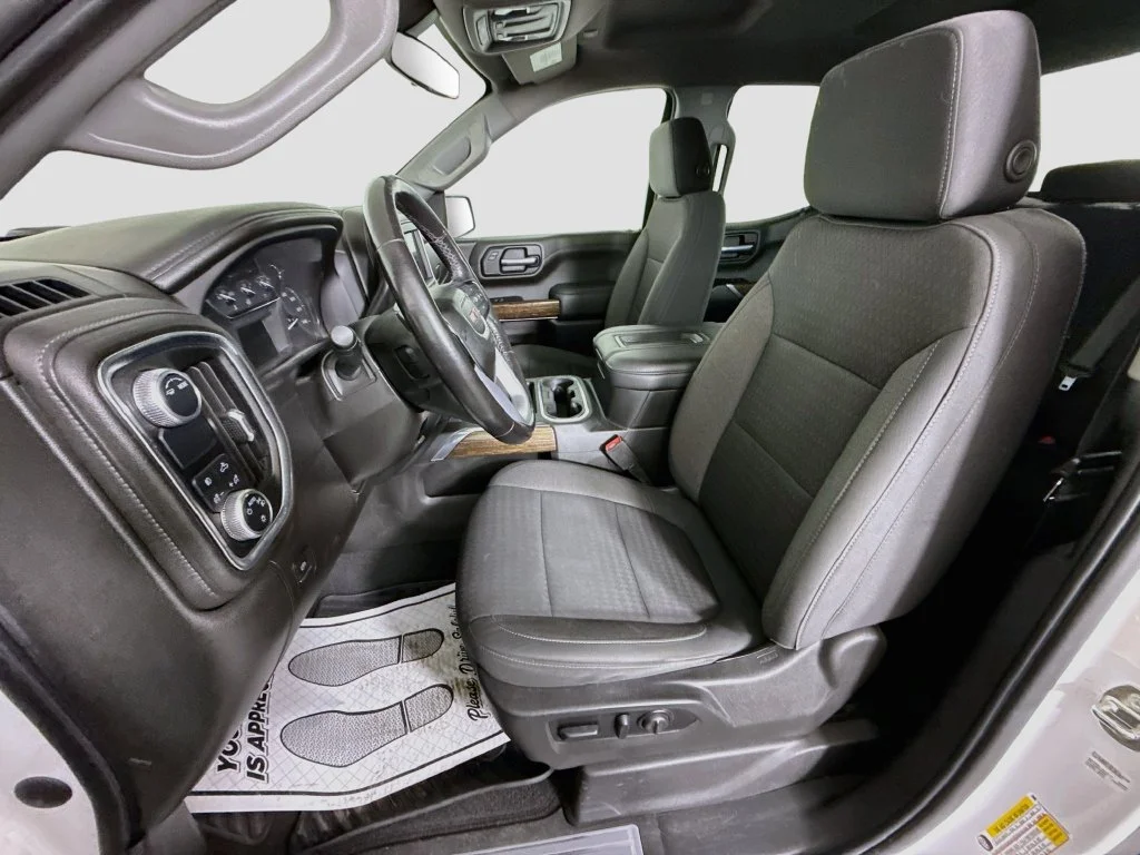 Used 2022 White GMC Elevation image 19