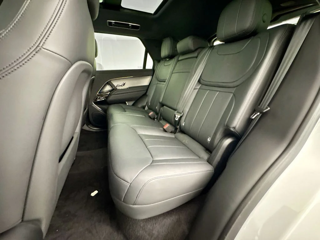 Used 2024 White Land Rover Dynamic SE image 24