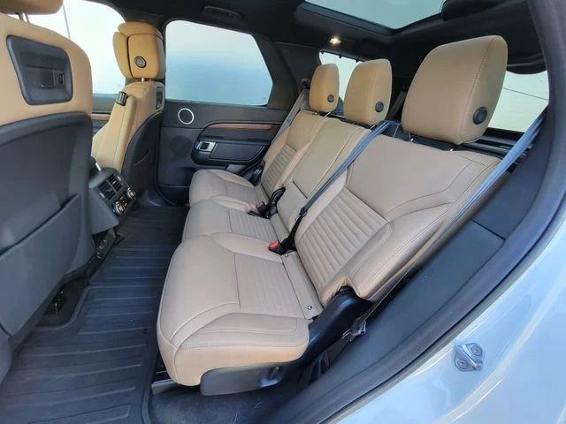 Certified Used 2025 White Land Rover Dynamic SE image 5
