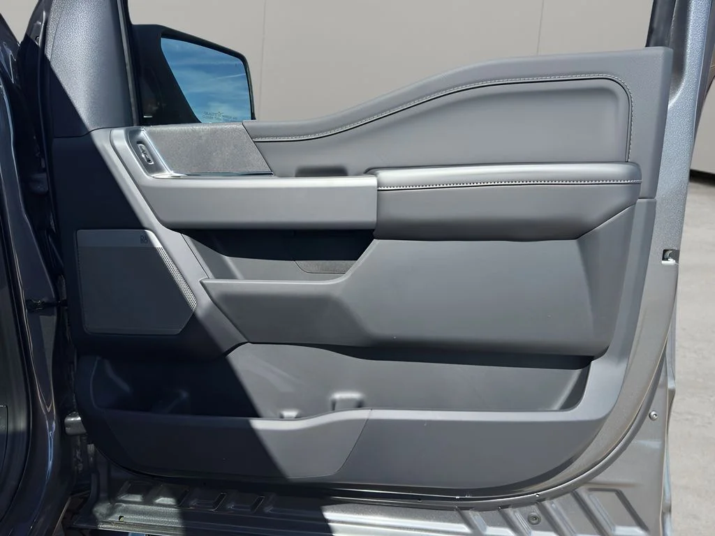 New 2026 Carbonized Gray Metallic Ford XLT image 28