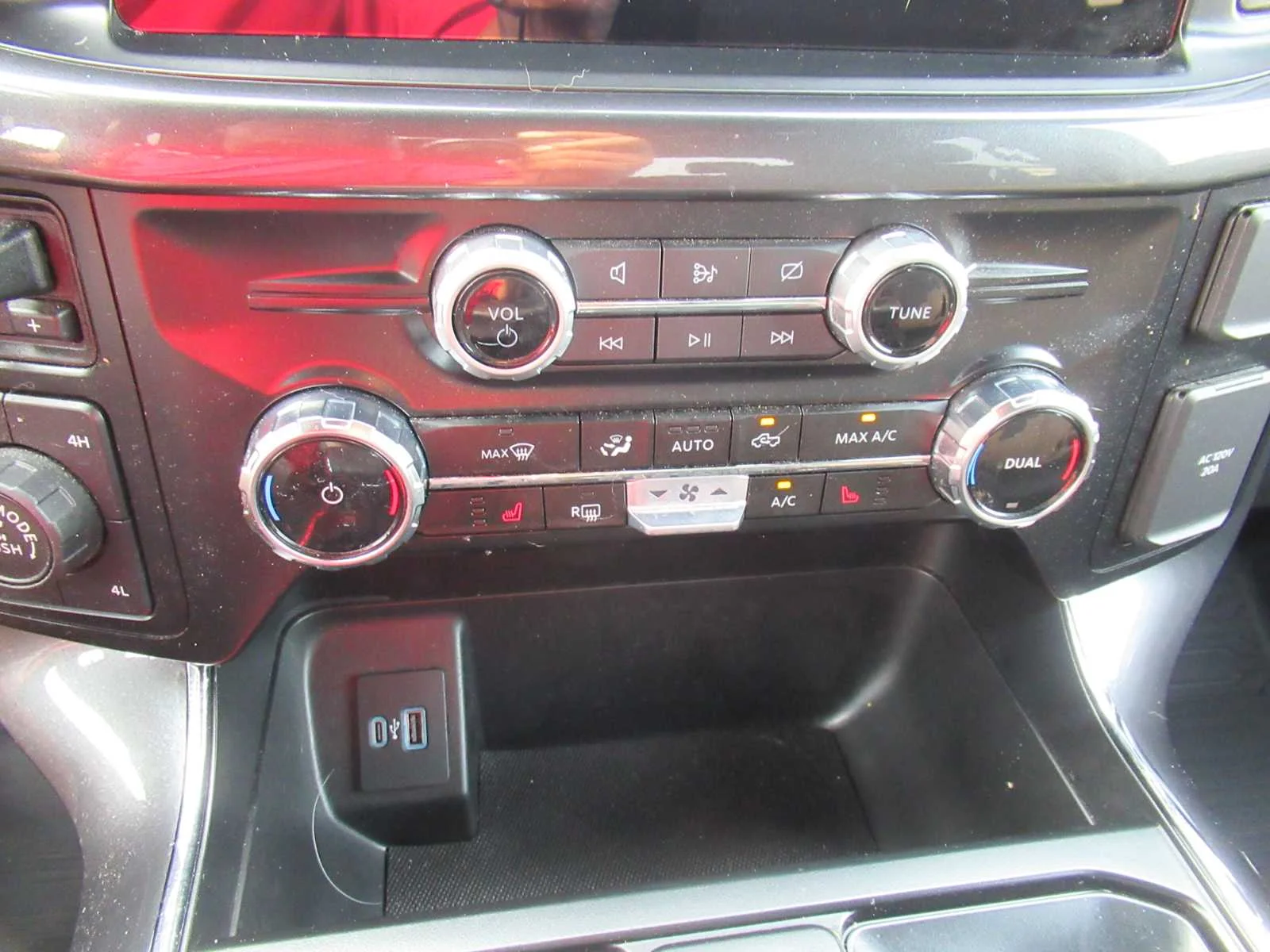 Used 2023 Carbonized Gray Ford XLT image 26