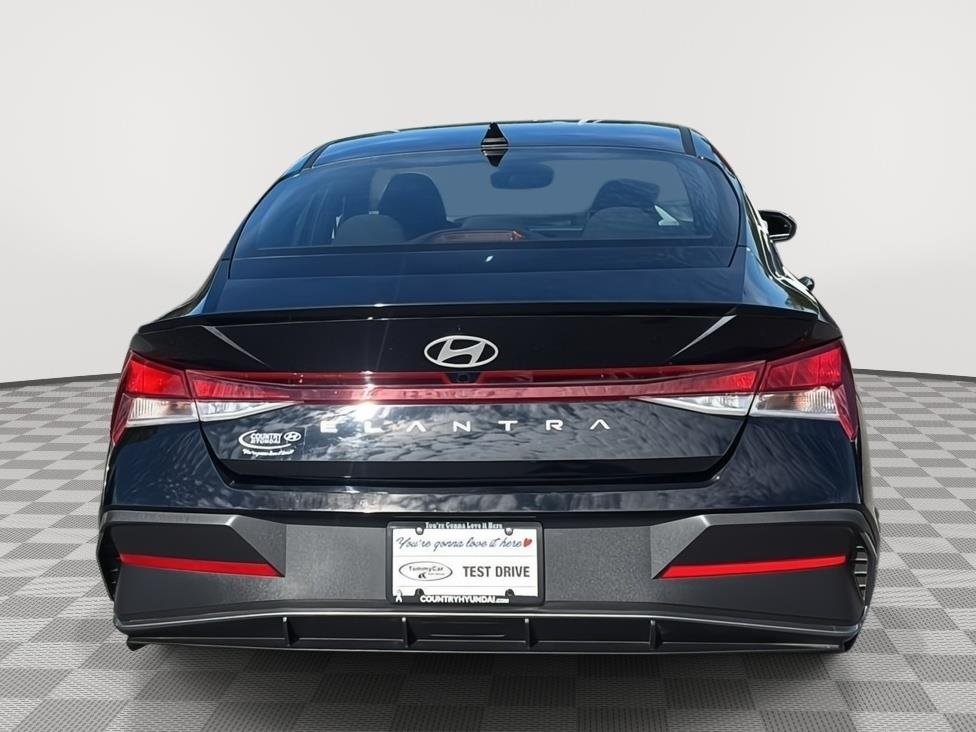 2025 Hyundai Elantra SEL - Photo 6